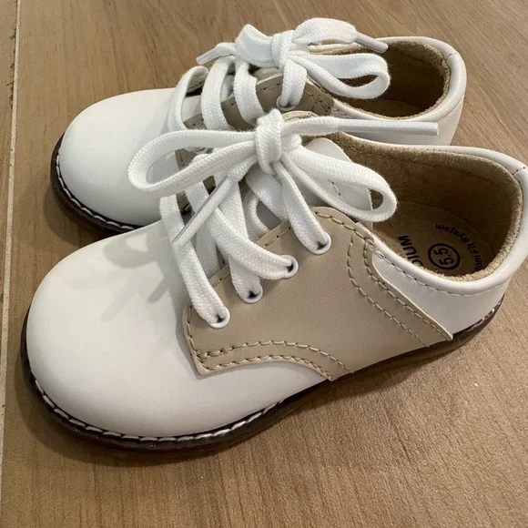 FootMates White and Tan Kids Dress Shoes - Picture 3 of 4